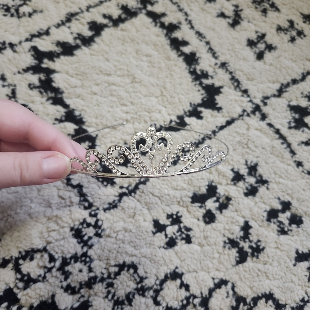 Elegant Silver‎ Tiara with Rhinestones